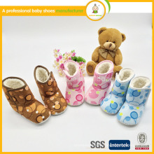 2015 zapatos baratos del cargador del bebé del niño del niño del niño barato de la fábrica del nuevo estilo en invierno